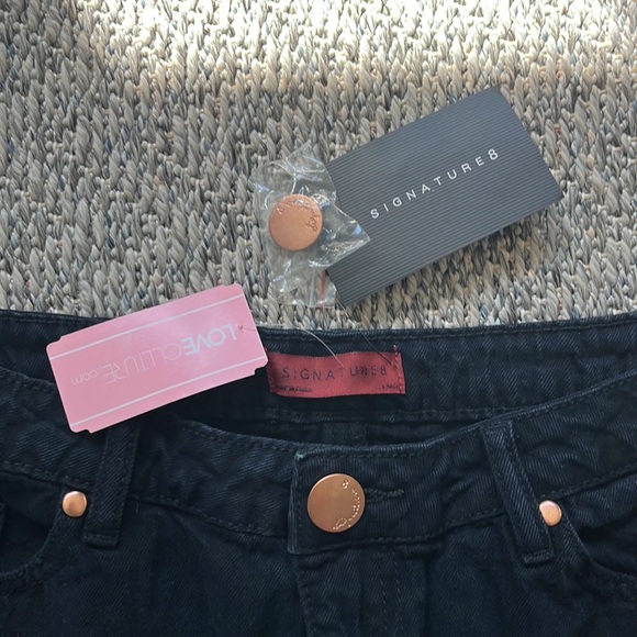 Black Distressed Mini Skirt - Picture 2 of 3